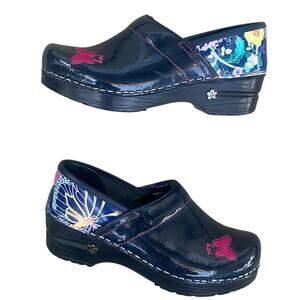 Sanita Womens Patent Leather Clogs EU 35 US 4 Navy Blue Butterfly Work Shoes